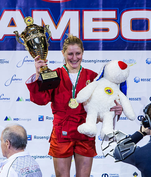 МАРИНА ЖАРСКАЯ: «МНОГИЕ ДРУЗЬЯ ШУТЯТ, ТЕБЕ НАДО РОДИТЬ ЕЩЕ И ТРЕТЬЕГО, И В БОЙ»